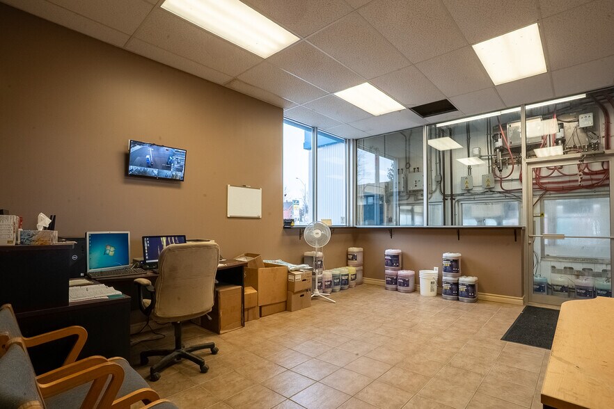 More Photos Of 771 Dundas St, Woodstock Specialty For Sale