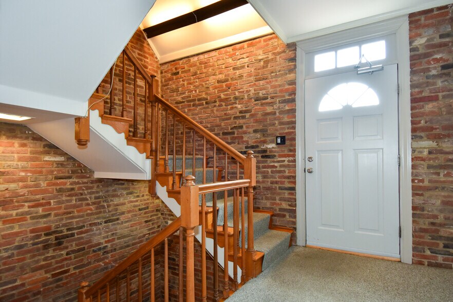 More Photos Of 109-111 S Fairfax St, Alexandria Office For Sale