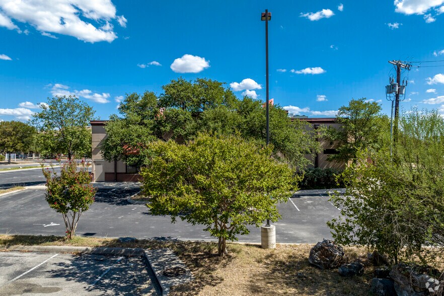 More Photos Of 17660 Henderson Pass, San Antonio Restaurant For Sale