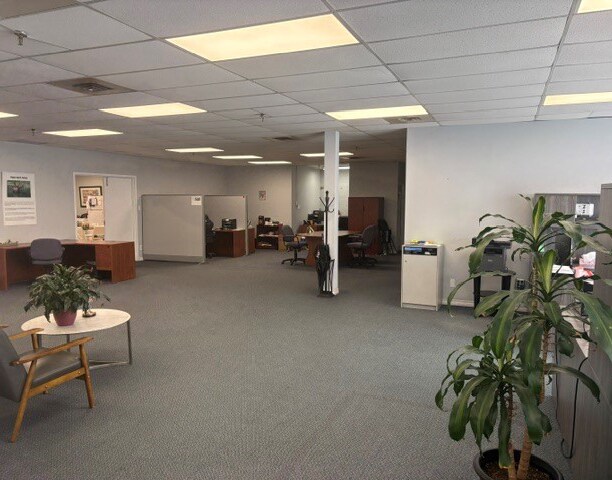 More Photos Of 505 Iroquois Shore Rd, Oakville Flex For Lease