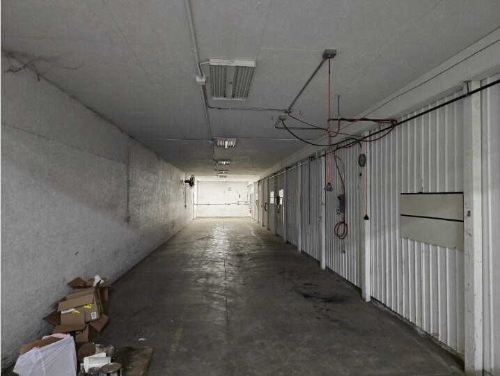 More Photos Of 120-122 E Tuscarawas Ave, Barberton Warehouse For Lease