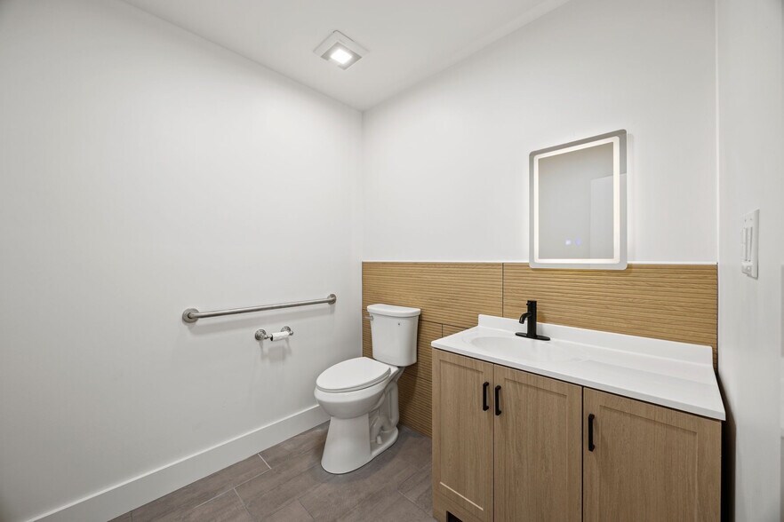 More Photos Of 3033 W Royal Ln, Irving Light Distribution For Sale