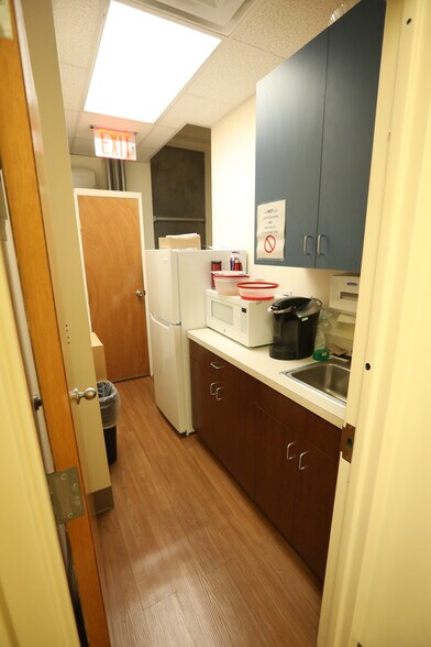 More Photos Of 211-20 Union Tpke, Oakland Gardens General Retail For Lease