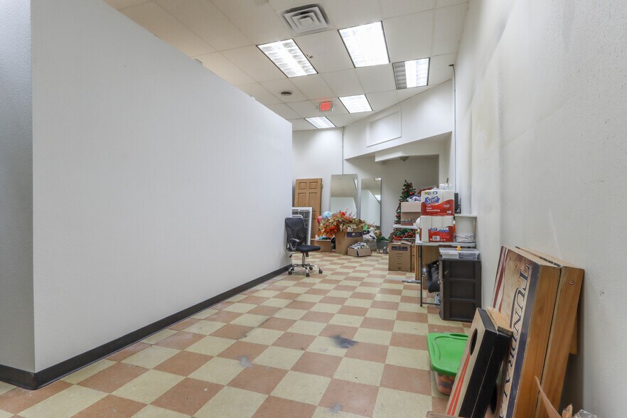 More Photos Of 305 N 3rd St, Wausau Storefront Retail Residential For Lease