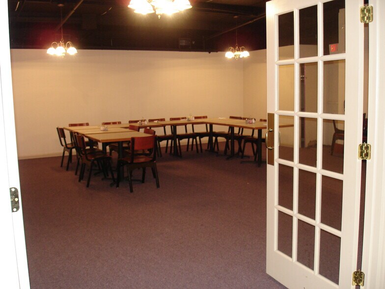 More Photos Of 335 College Ave, Boiling Springs Restaurant For Lease