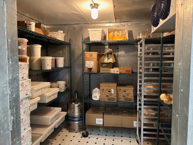 More Photos Of Commissary Kitchen, Eugene Industrial For Sale