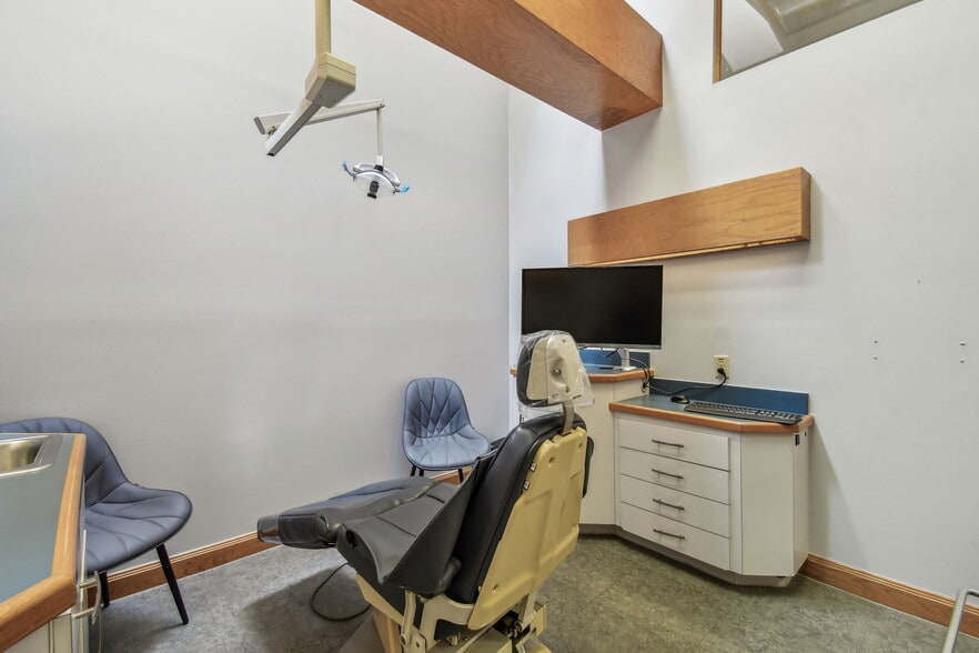 More Photos Of 2654 W Lake Rd, Palm Harbor Medical For Sale