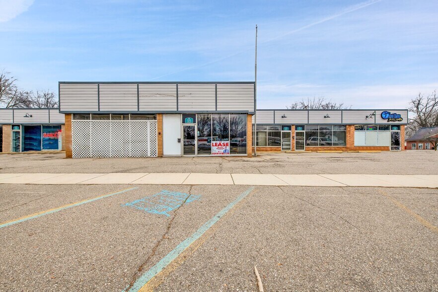 More Photos Of 307-341 E 11 Mile Rd, Madison Heights Freestanding For Sale