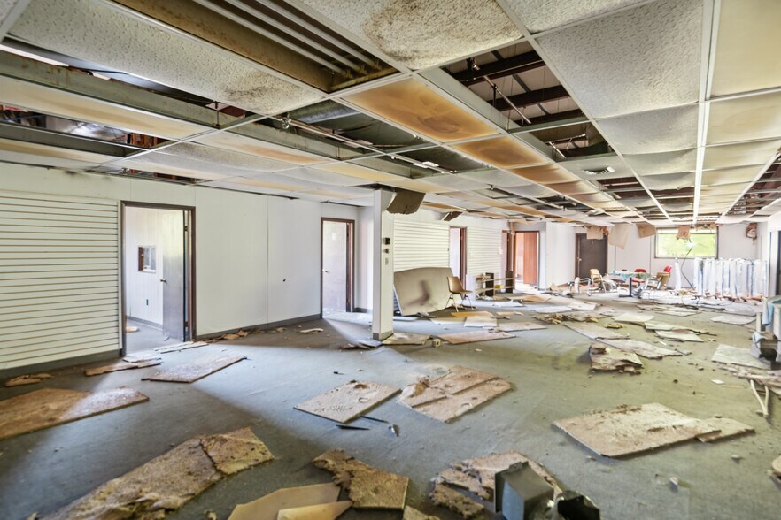 More Photos Of 277 E Main St, East Brookfield Warehouse For Sale