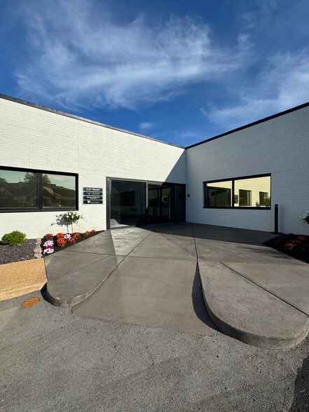 More Photos Of 640 Cepi Dr, Chesterfield Office For Sale