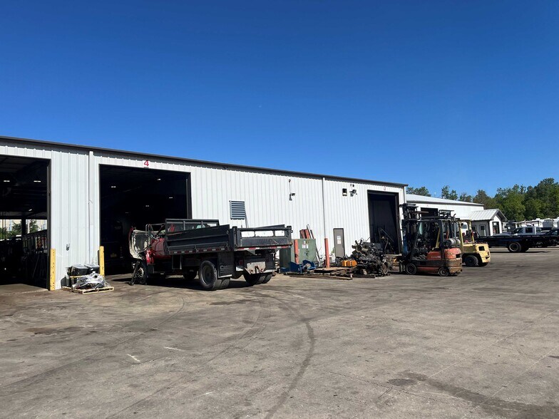 More Photos Of 941 66th Ave SW, Cedar Rapids Warehouse For Sale