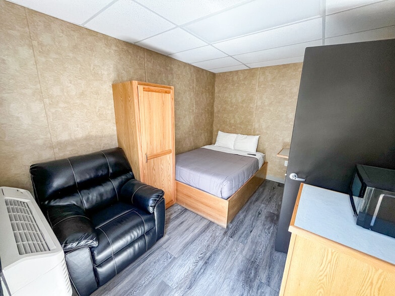 More Photos Of 906 S Highway 285, Pecos Warehouse For Sale