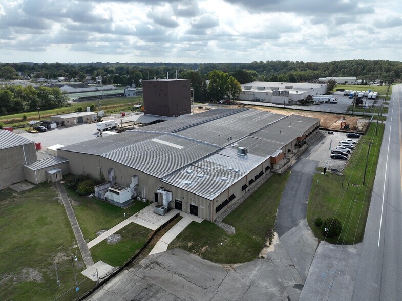More Photos Of 701-703 Industrial Dr, Middletown Manufacturing For Lease