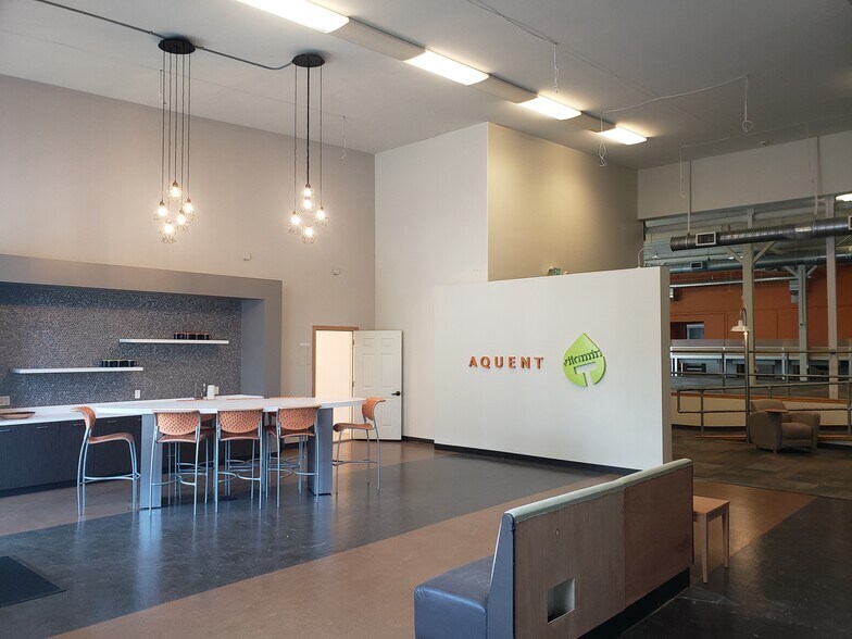 More Photos Of 1111 36th St, Seattle Flex For Lease