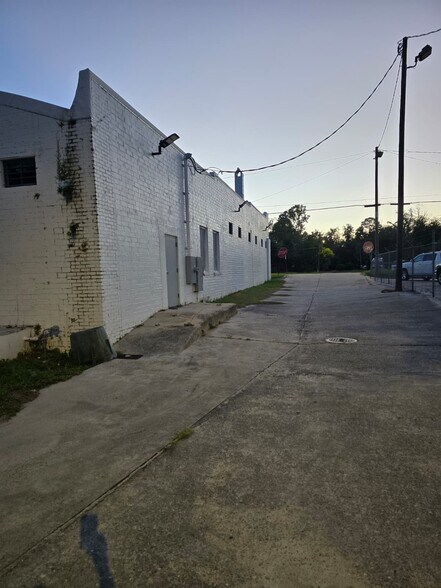 More Photos Of 550 S Patterson St, Valdosta Freestanding For Sale