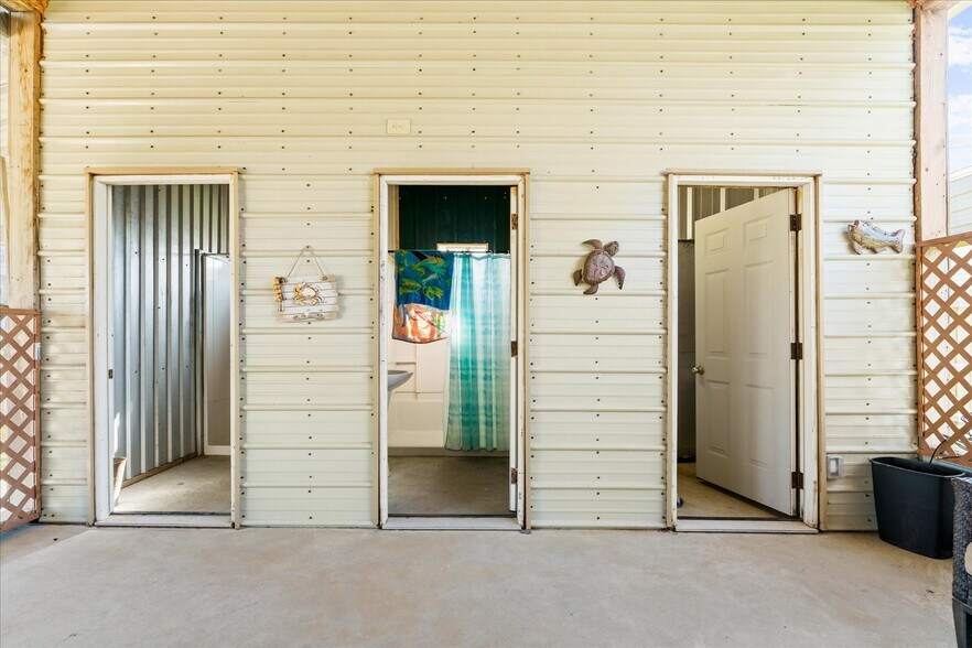 More Photos Of 115 Byers Dr, Port O Connor Trailer Camper Park For Sale