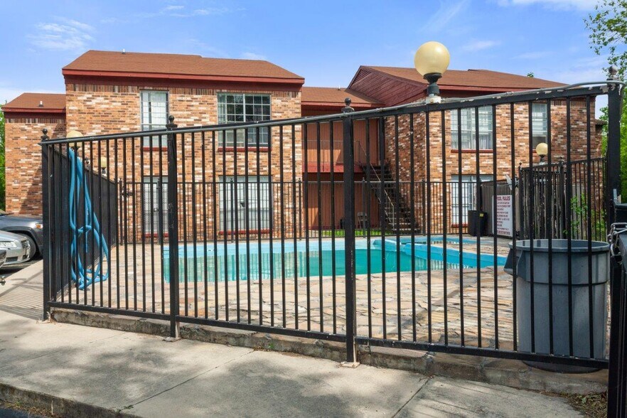 More Photos Of 1105 N 18th St, Killeen Apartments For Sale