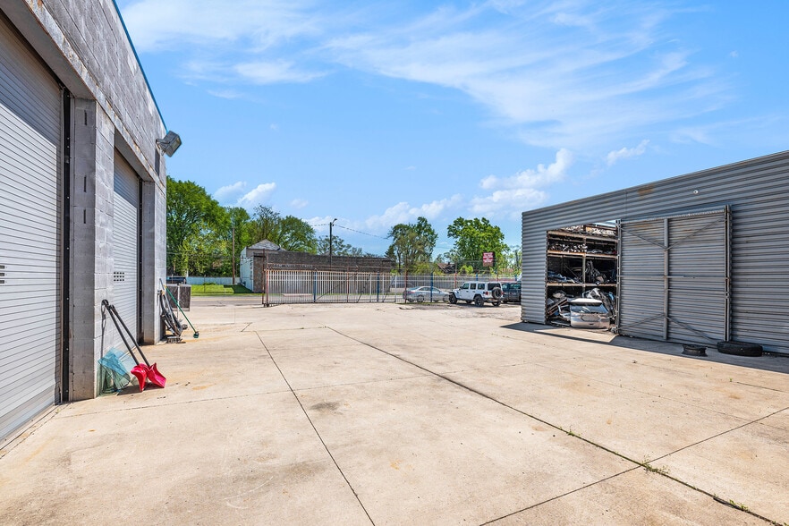 More Photos Of 20041 John R St, Detroit Service For Sale