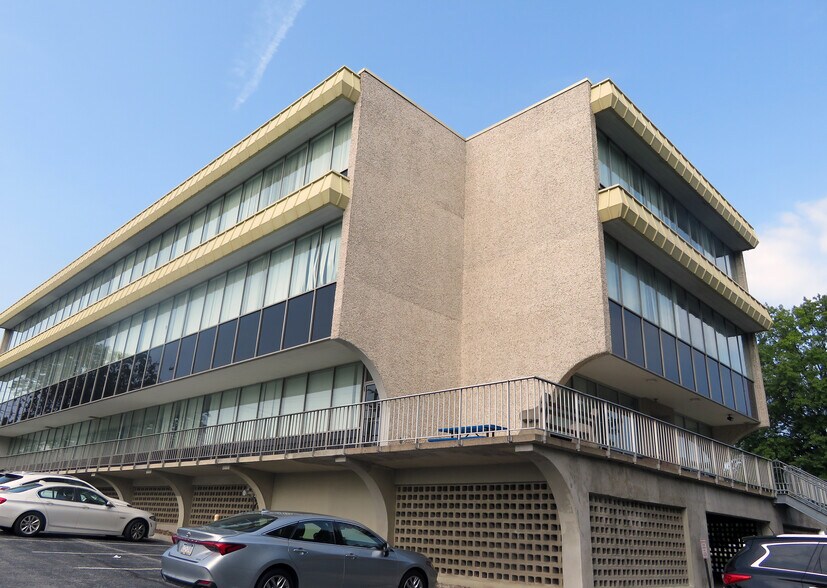 More Photos Of 355 N 21st St, Camp Hill Medical For Lease