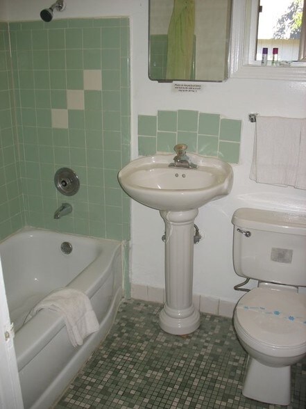 More Photos Of 1627 SE Stephens St, Roseburg Hotel For Sale