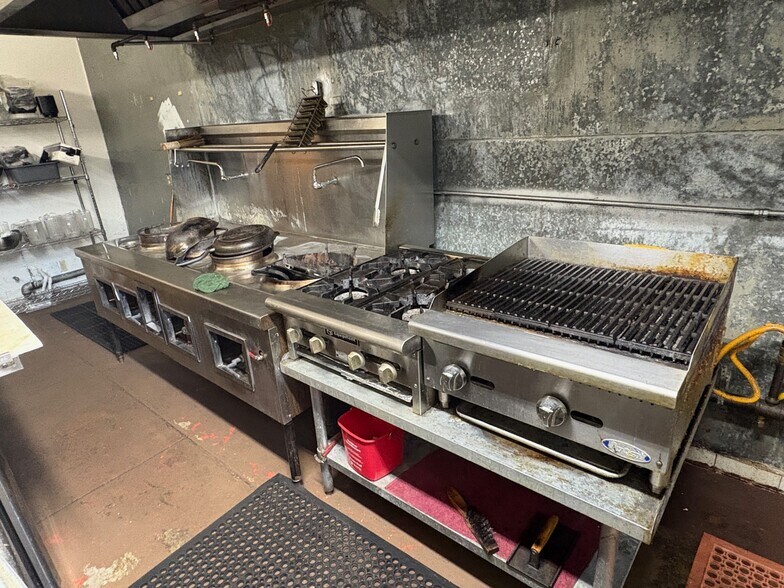 More Photos Of 301-317 W Foothill Blvd, Monrovia Storefront For Sale