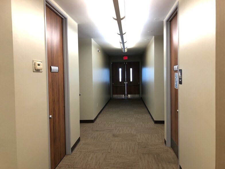 More Photos Of 3029 S Sherwood Forest Blvd, Baton Rouge Loft Creative Space For Lease