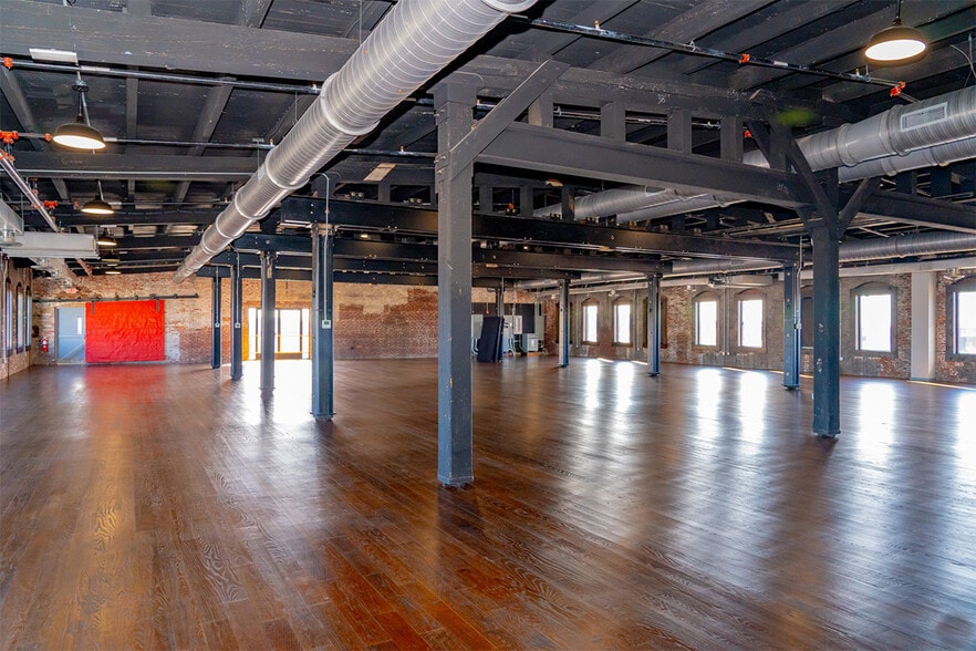 More Photos Of 500 Supor Blvd, Harrison Unknown For Lease