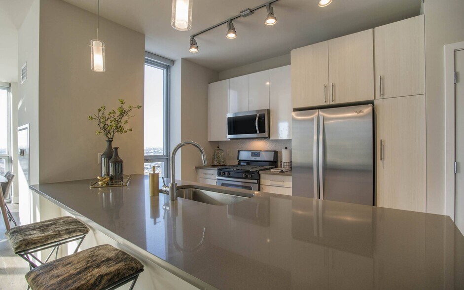 More Photos Of 801 S Financial Pl, Chicago Apartments For Lease