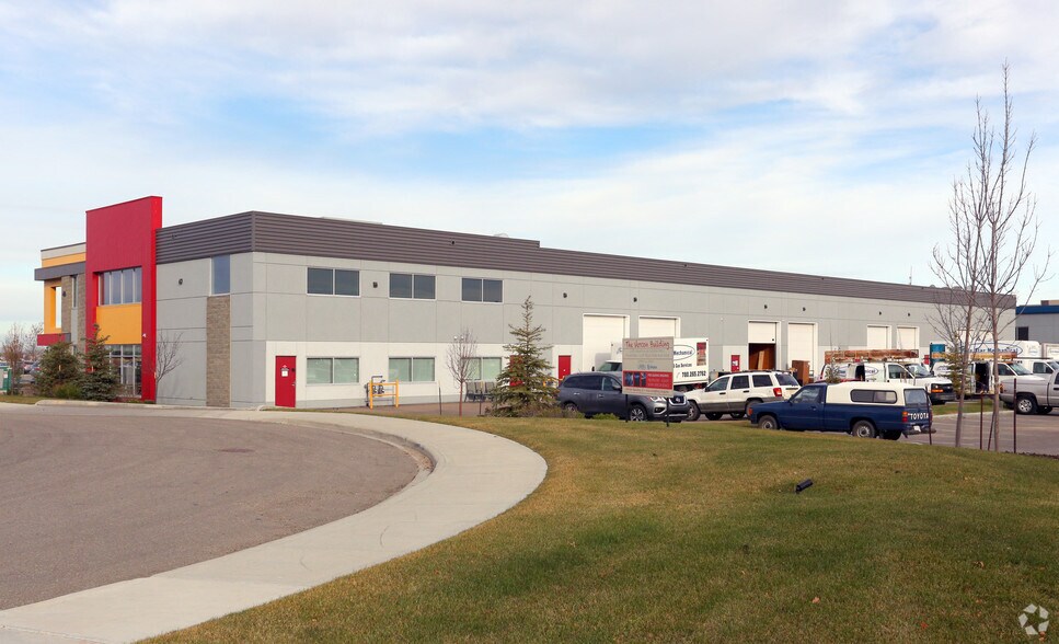 More Photos Of 9050 22 Av SW, Edmonton Showroom For Sale