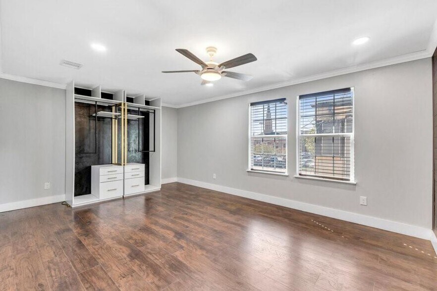 More Photos Of 6325 Riverview Way, Houston Apartments For Sale