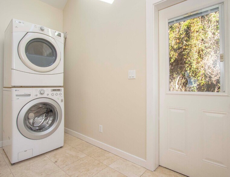 More Photos Of 24 Bosworth St, San Francisco Multifamily For Sale