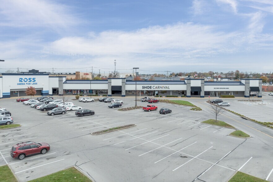 More Photos Of 127 W Tiverton Way, Lexington Unknown For Lease