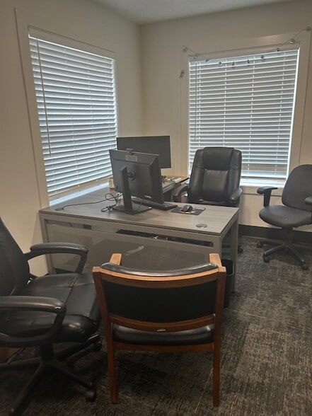 More Photos Of 18445 E Burnside St, Portland Office Residential For Sale