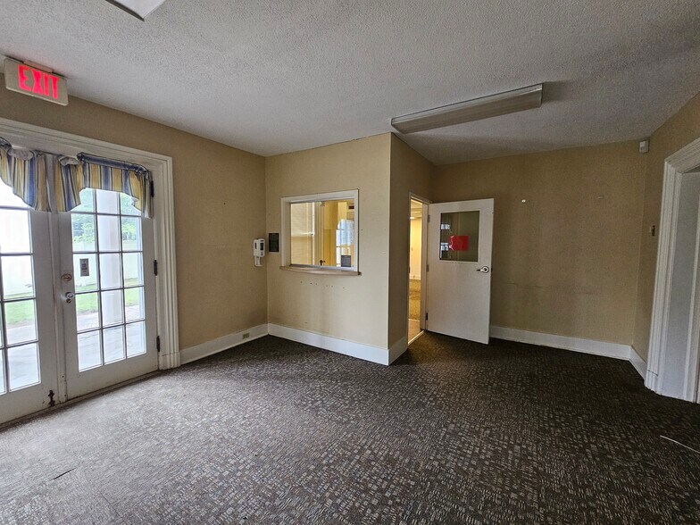 More Photos Of 103 S Main St, Middletown Office For Sale