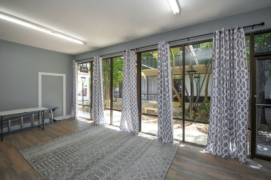 More Photos Of 2595 Tamiami Trl, Port Charlotte Apartments For Lease
