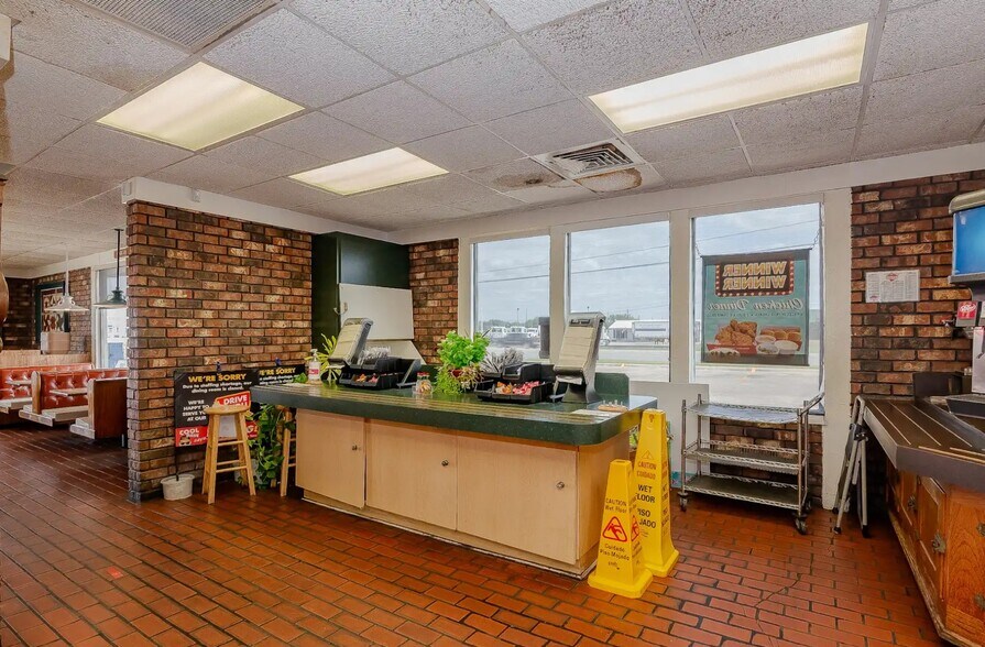 More Photos Of 4201 N Navarro St, Victoria Fast Food For Sale