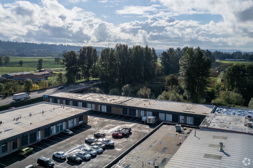 More Photos Of 1819 Central Ave S, Kent Light Distribution For Lease