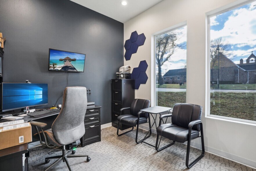 More Photos Of 613 Broadway, Wisconsin Dells Loft Creative Space For Sale