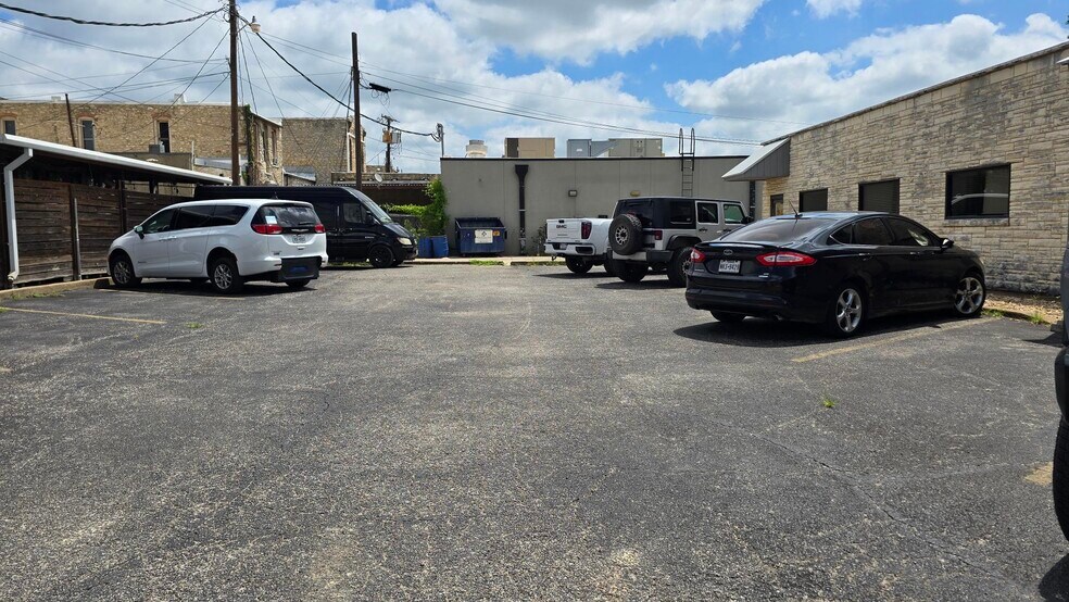 More Photos Of 299 S Columbia St, Stephenville Office Residential For Lease