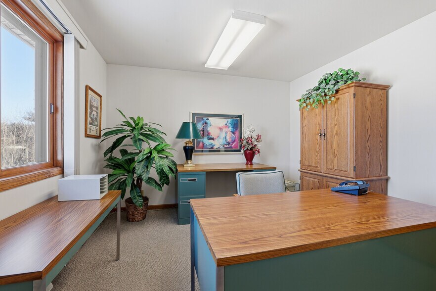 More Photos Of 5500 Prairie Dr, Plover Flex For Sale