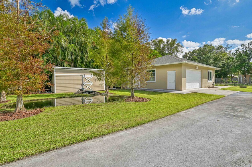 More Photos Of 4240 Ellis Rd, Fort Myers Apartments For Sale