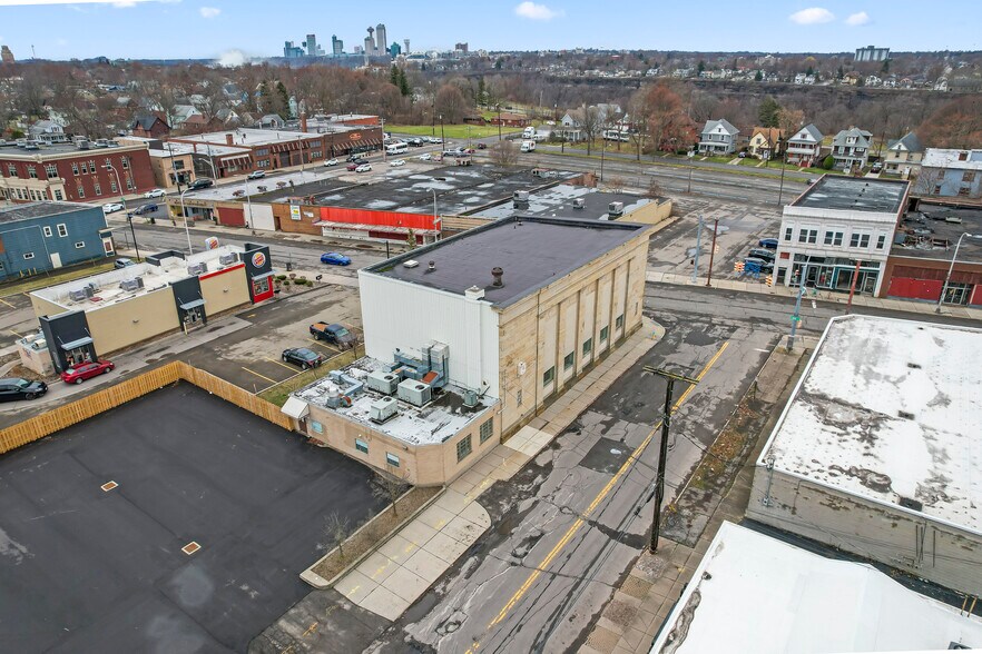 More Photos Of 1631 Main St, Niagara Falls Industrial For Sale