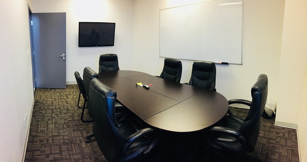 More Photos Of 357 Saskatchewan Ave, Spruce Grove Manufacturing For Lease