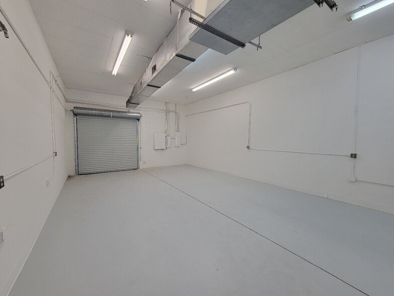 More Photos Of 9225 Ulmerton Rd, Largo Light Distribution For Sale
