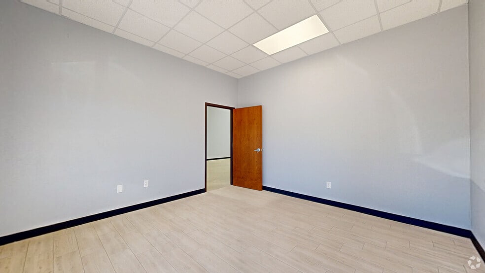 More Photos Of 10927 Fredericksburg Rd, San Antonio Unknown For Lease