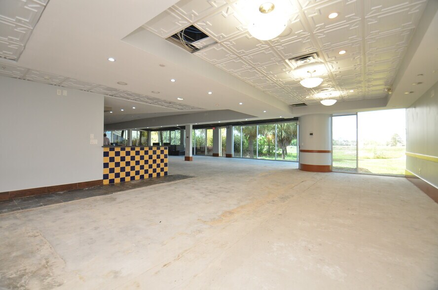 More Photos Of 7900 N Sam Houston Pky W, Houston Office For Lease
