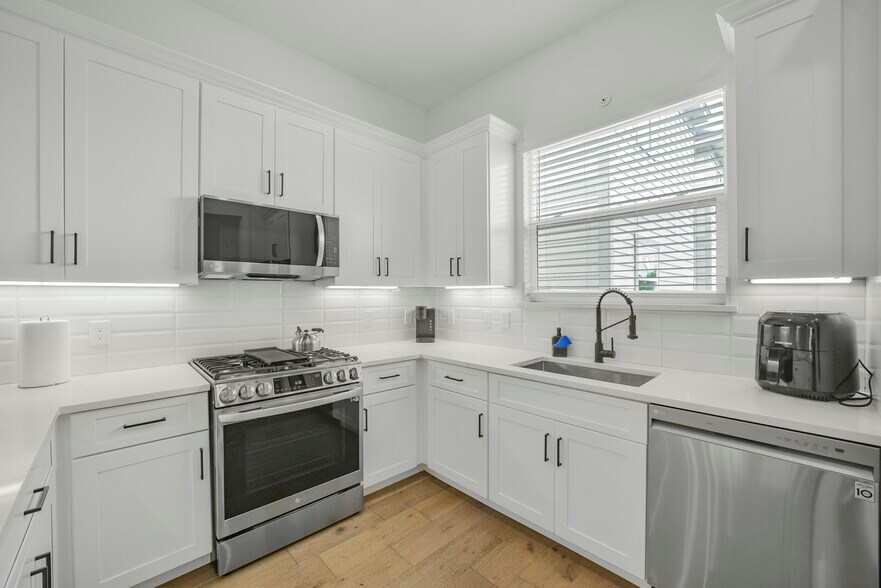 More Photos Of 316 Thornton Rd, Houston Apartments For Sale