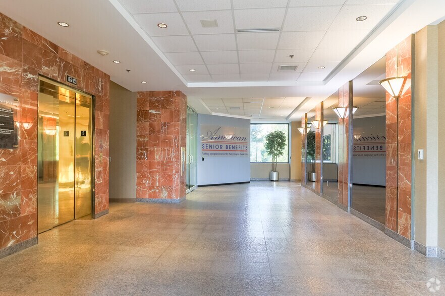 More Photos Of 9850 Nicholas St, Omaha Office For Lease