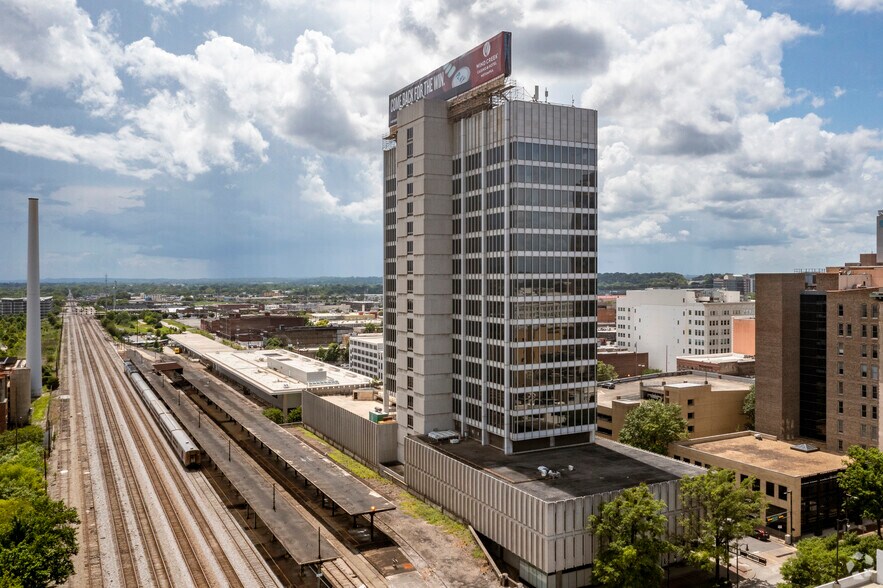 More Photos Of 2 20th St N, Birmingham Office For Lease