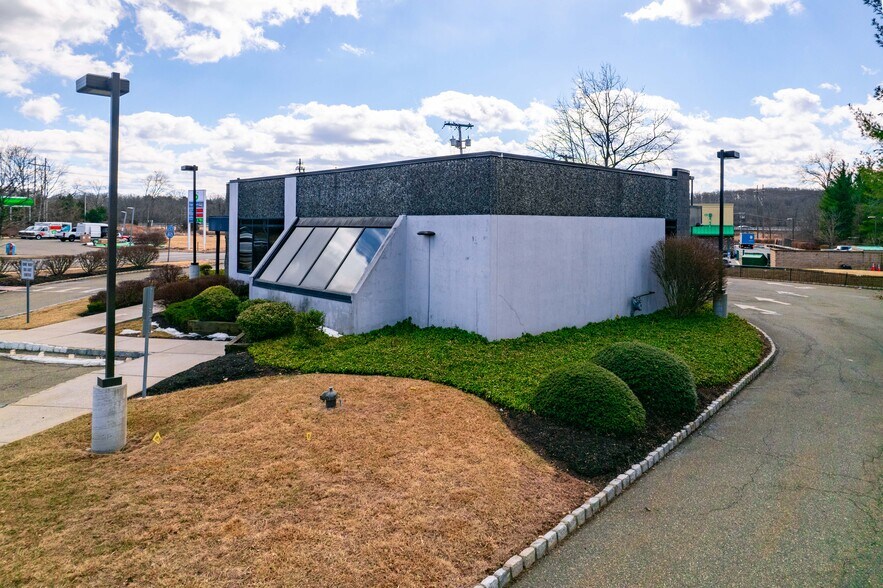 More Photos Of 99 Howard Blvd, Mount Arlington Bank For Lease